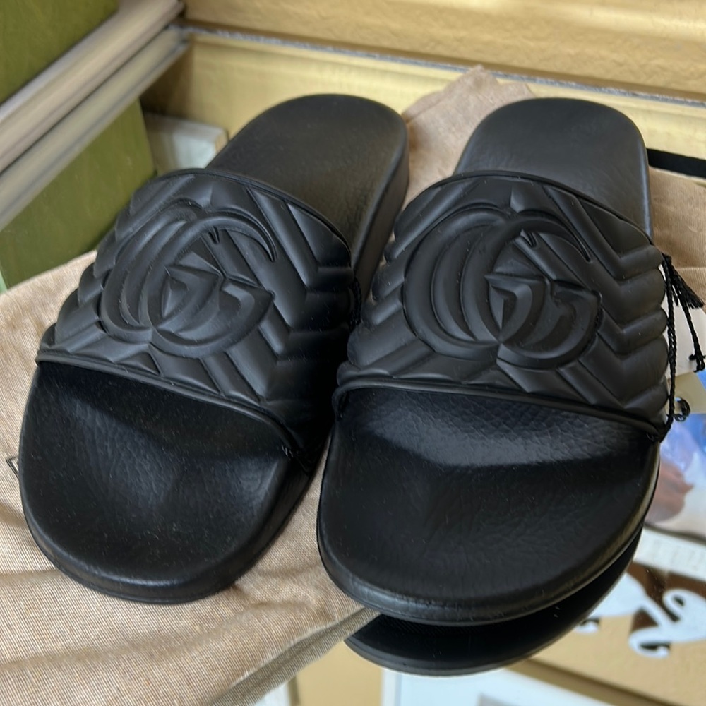 Gucci Quilted GG Rubber size 9 woman’s